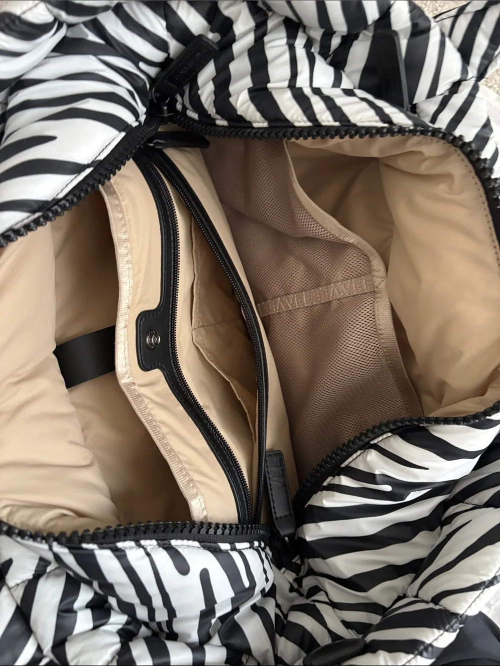 Vee collectives Berlin quilted tote zebra- medium